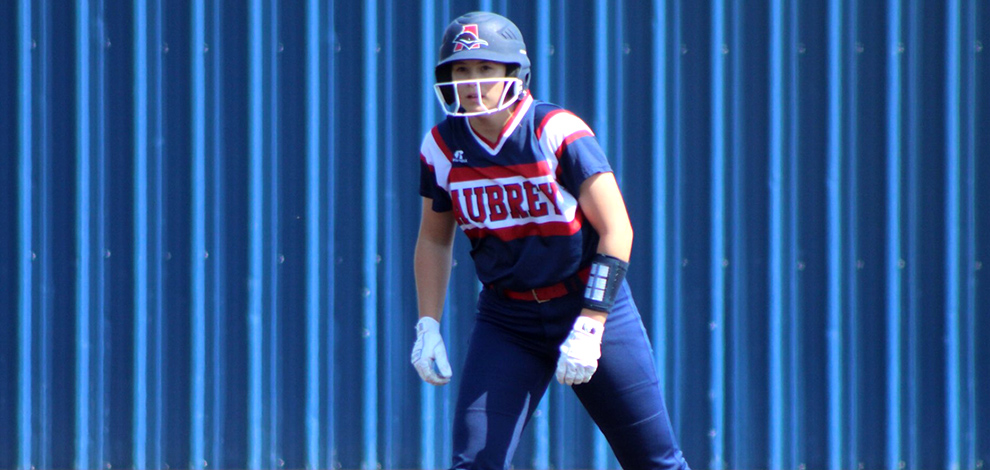 Softball Posts a 15-0 Win Against Sanger