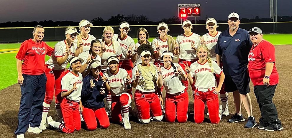 Softball Wins Bi-District Championship Series
